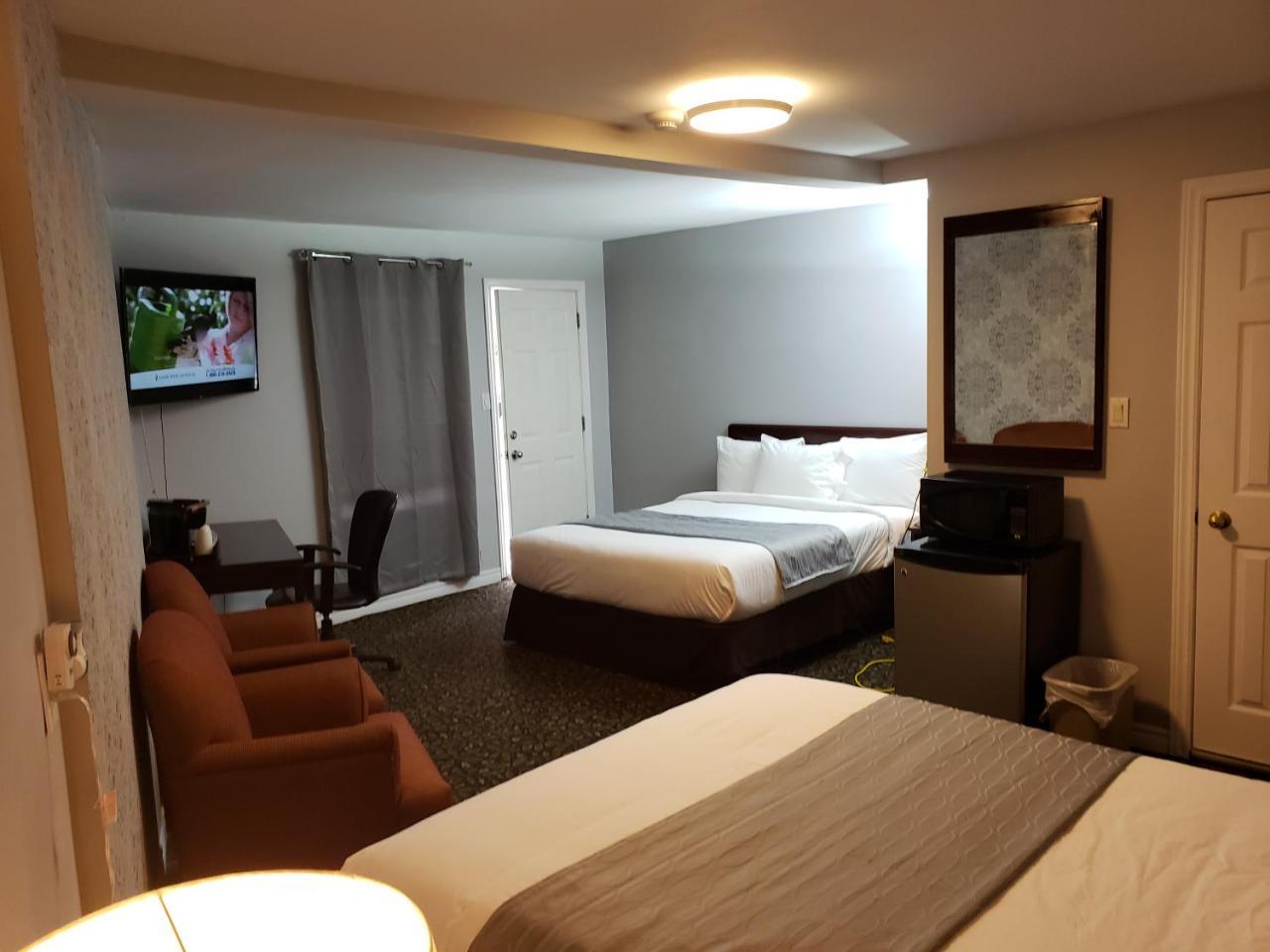 Regency Inn & Suites Cornwall Buitenkant foto