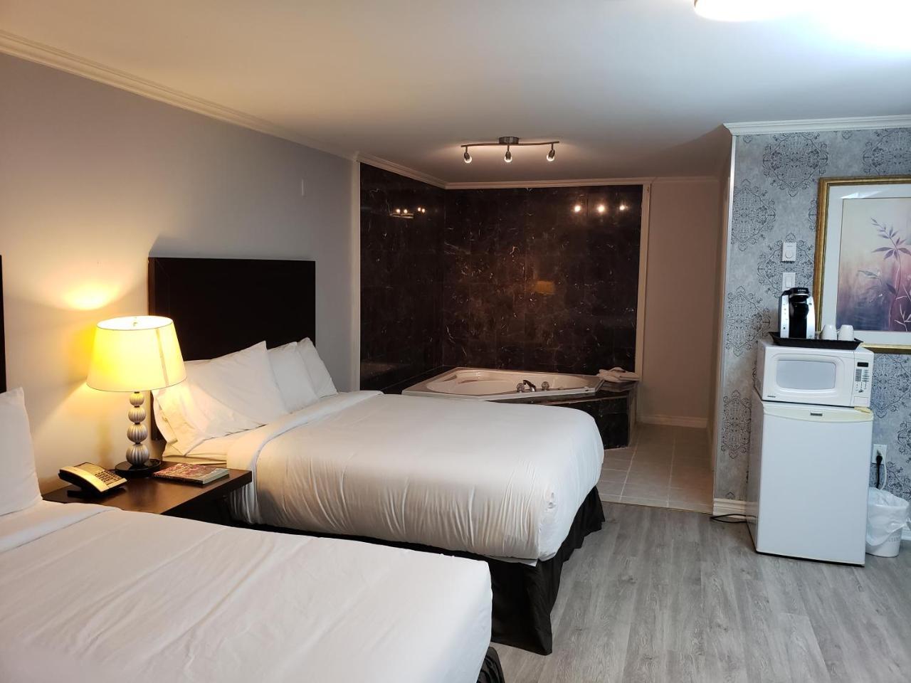 Regency Inn & Suites Cornwall Buitenkant foto