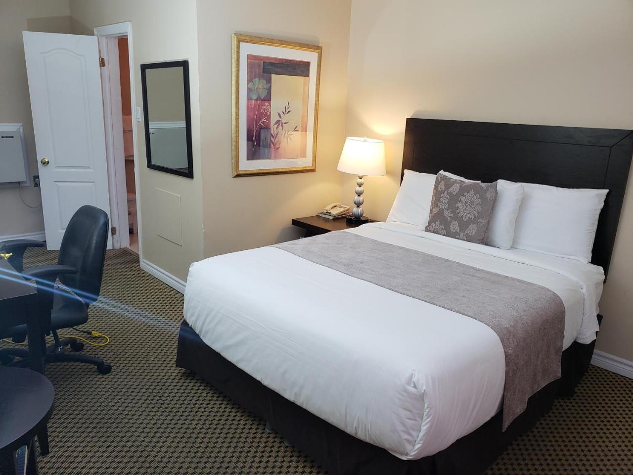 Regency Inn & Suites Cornwall Buitenkant foto