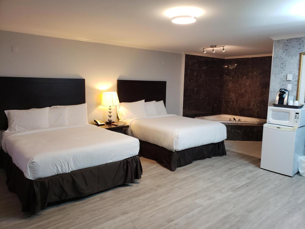 Regency Inn & Suites Cornwall Buitenkant foto