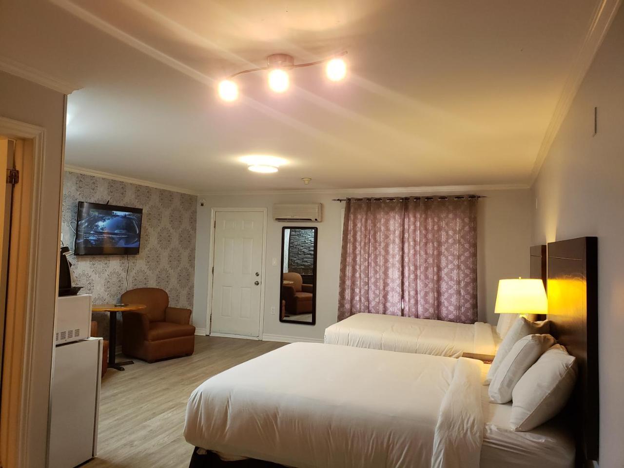 Regency Inn & Suites Cornwall Buitenkant foto