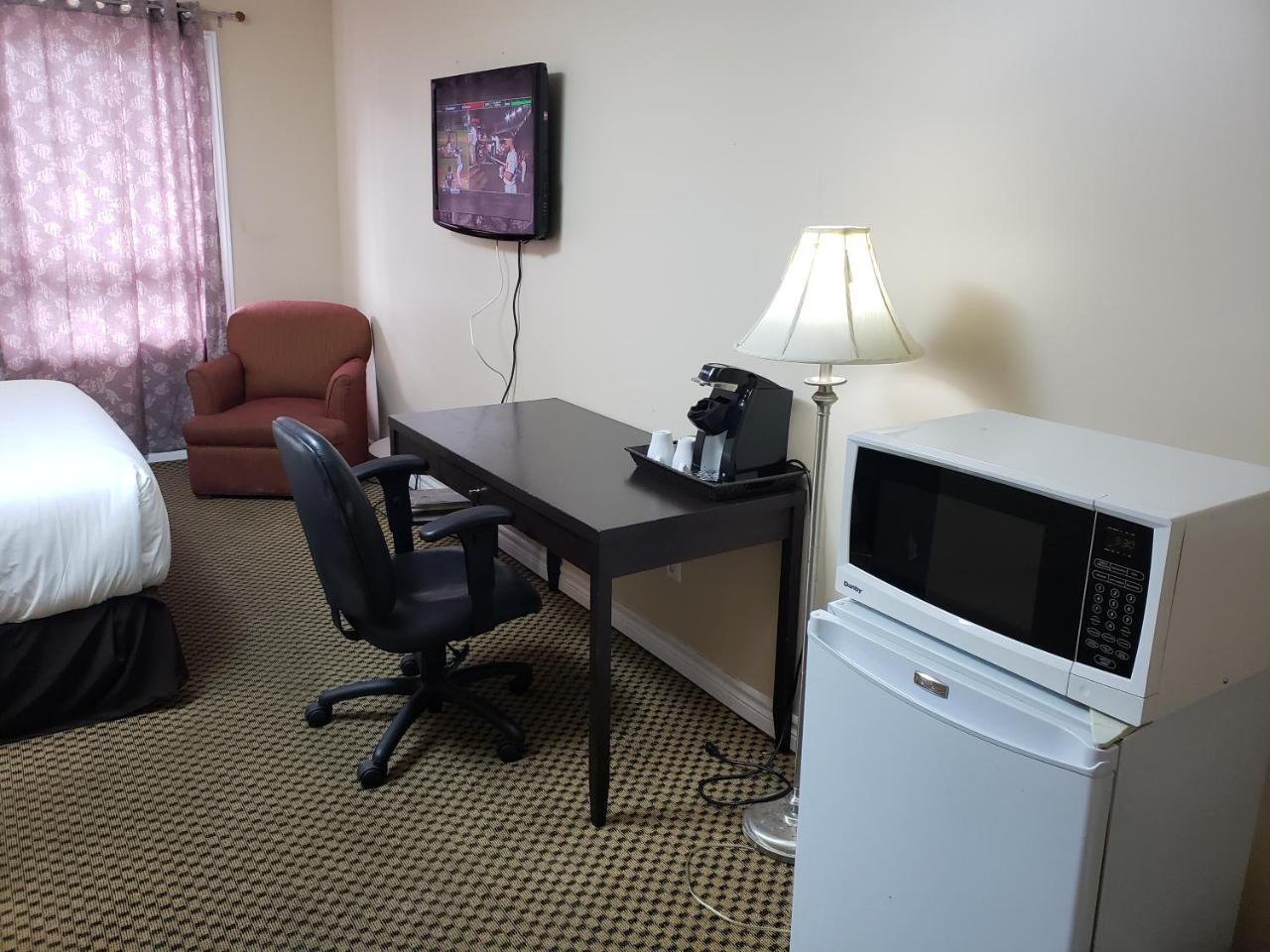 Regency Inn & Suites Cornwall Buitenkant foto