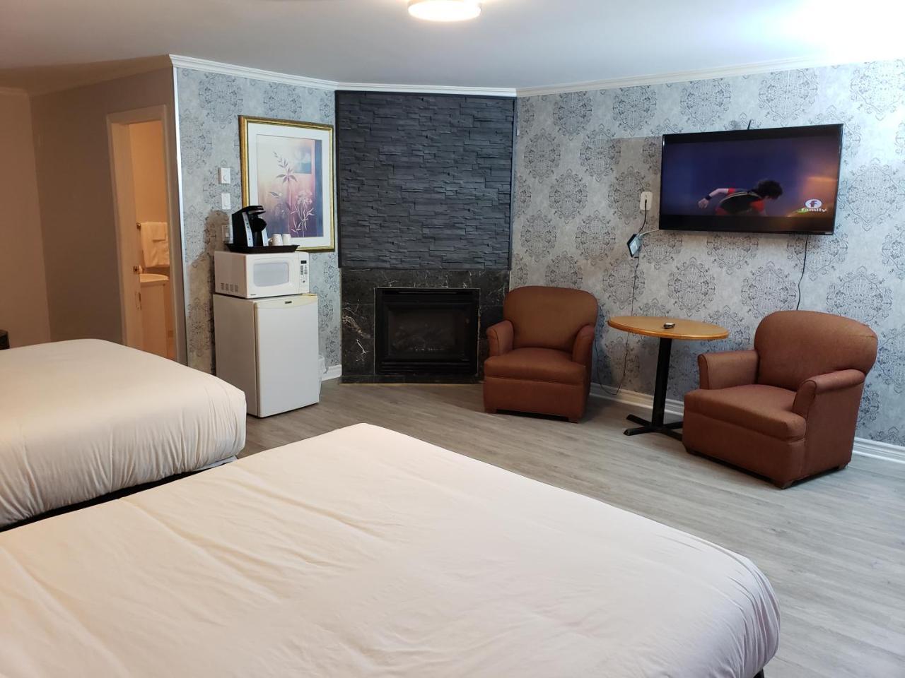 Regency Inn & Suites Cornwall Buitenkant foto